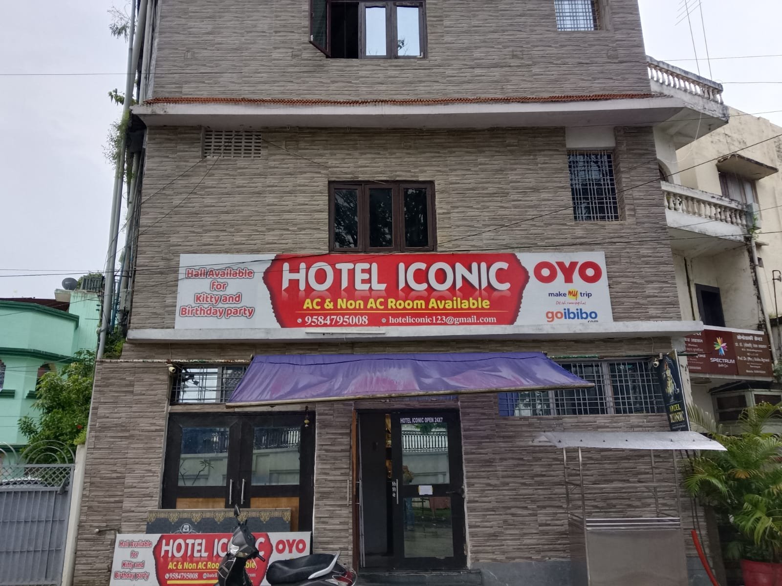 Hotel Iconic Golbazaar Jabalpur