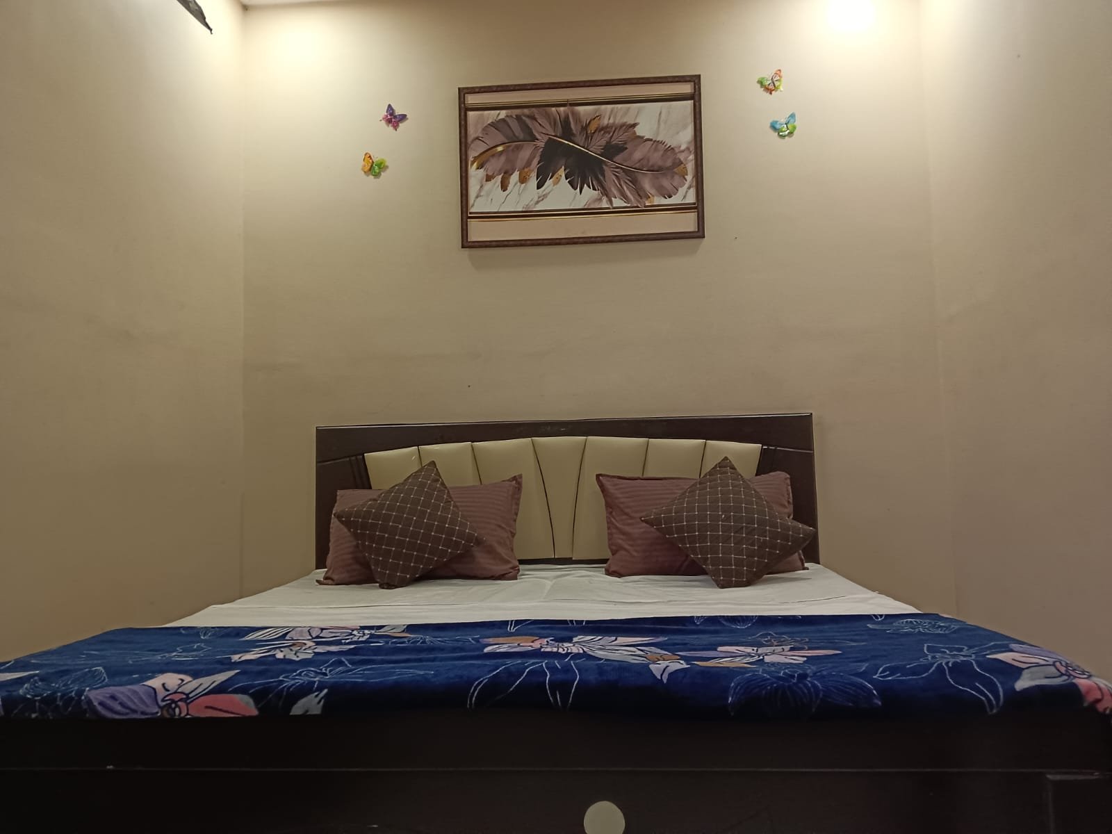 Deluxe AC Room Hotel Iconic
